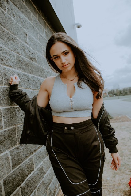 Single Review: Lydia Singer – Lemme&nbsp;Know